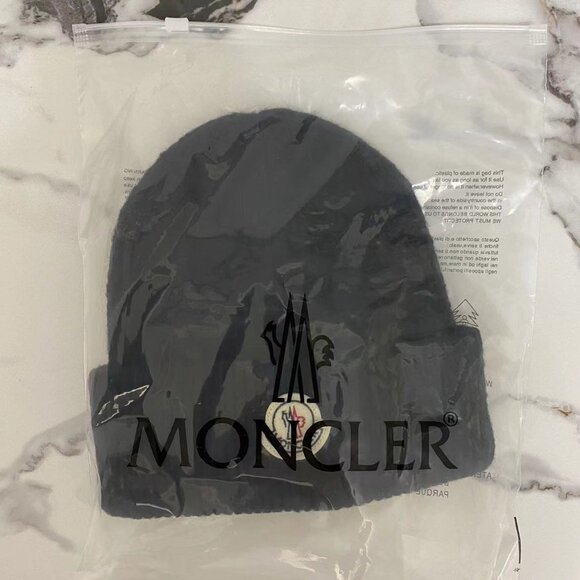 🥶💗Moncler basic cold black beanie - Picture 1 of 4